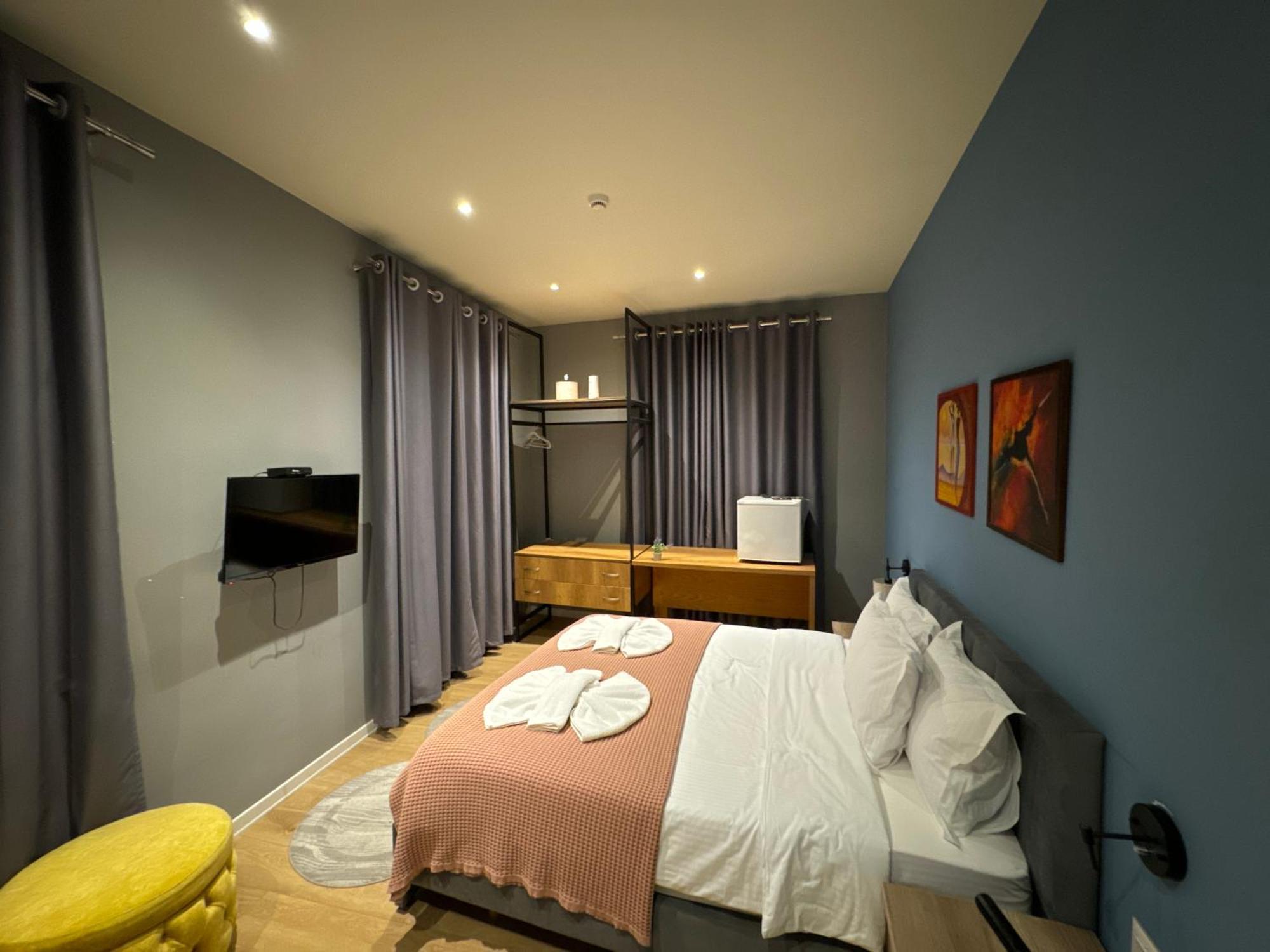Hotel Tirona Tirana Esterno foto