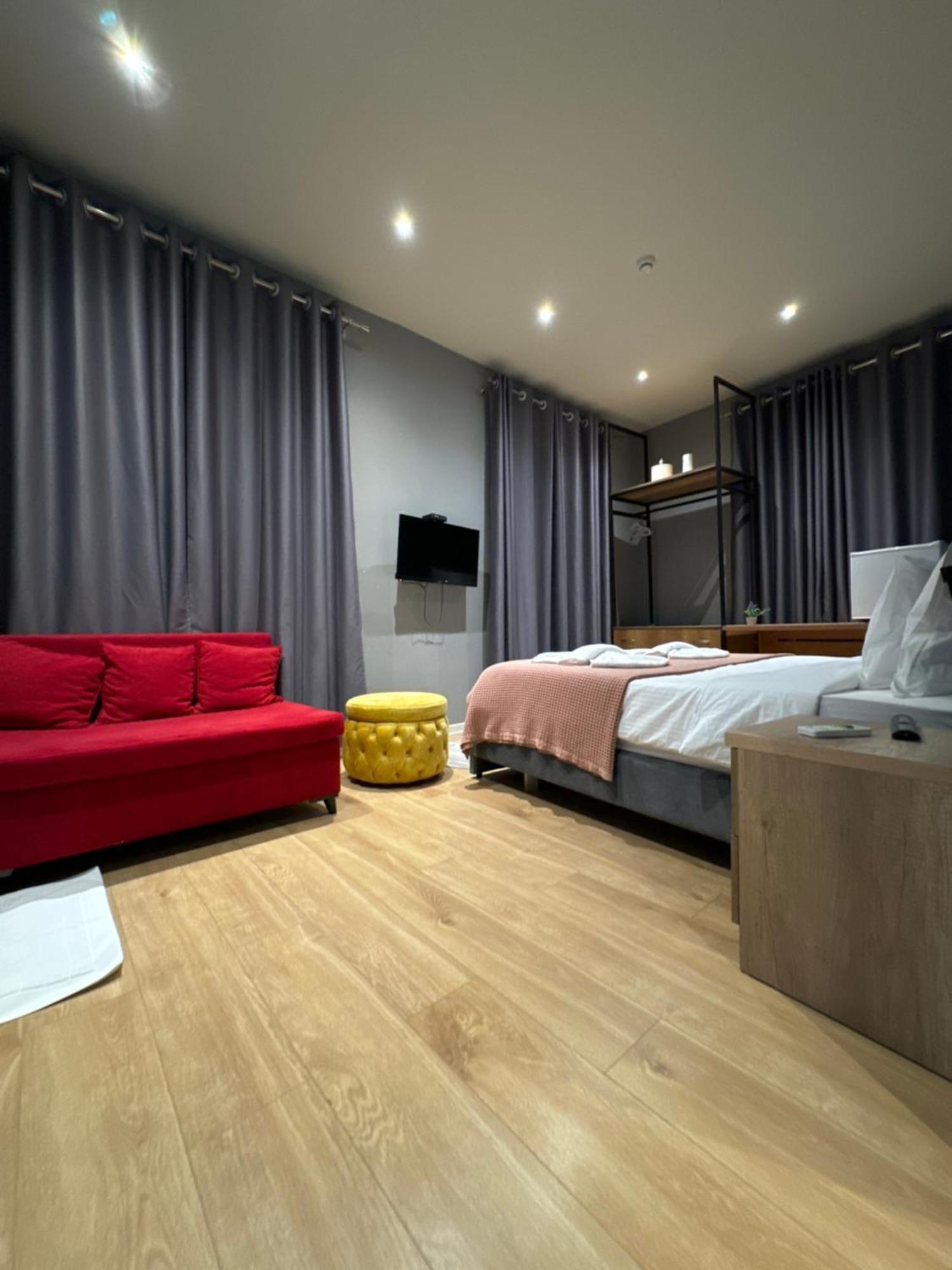 Hotel Tirona Tirana Esterno foto