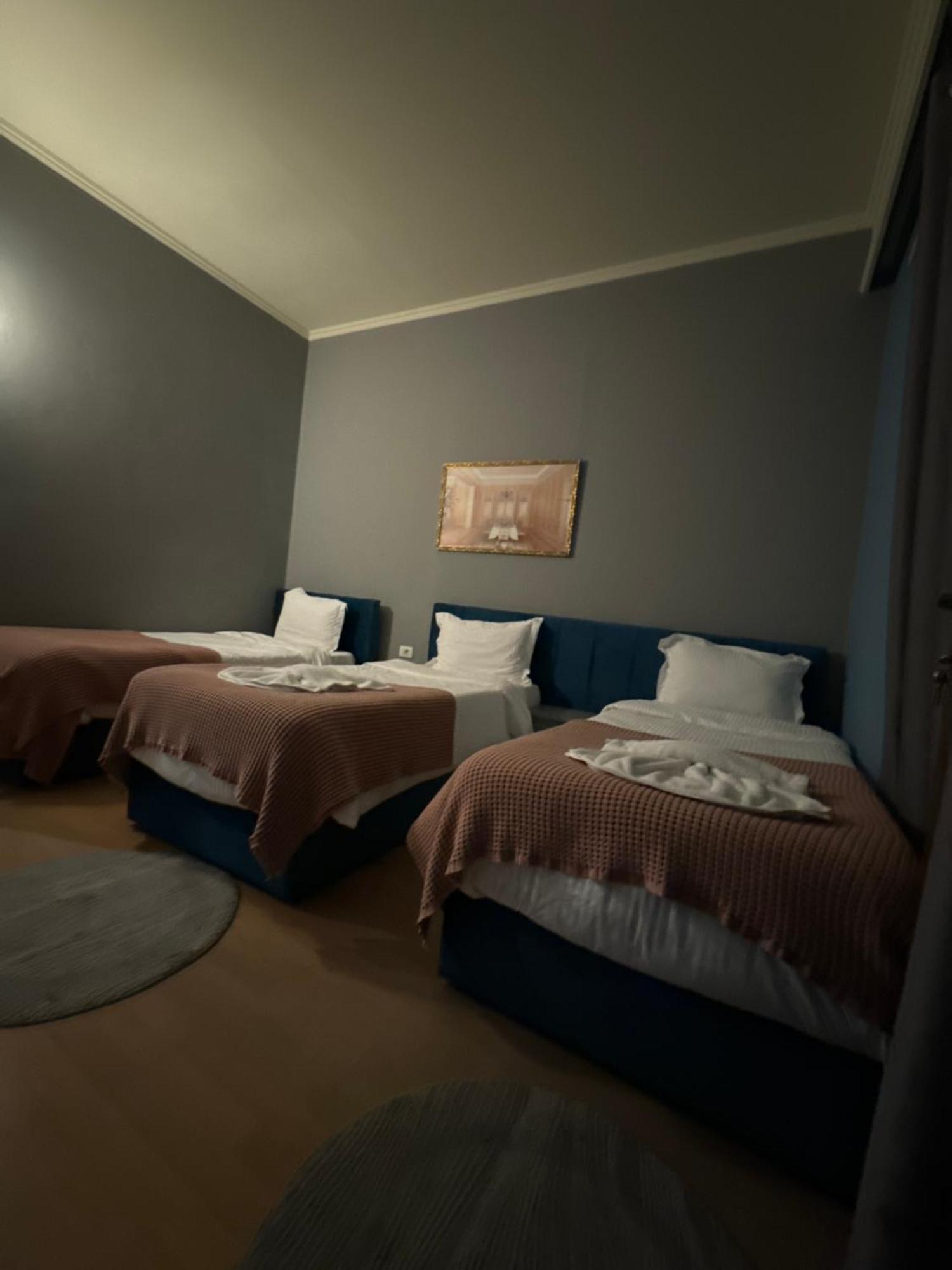 Hotel Tirona Tirana Esterno foto