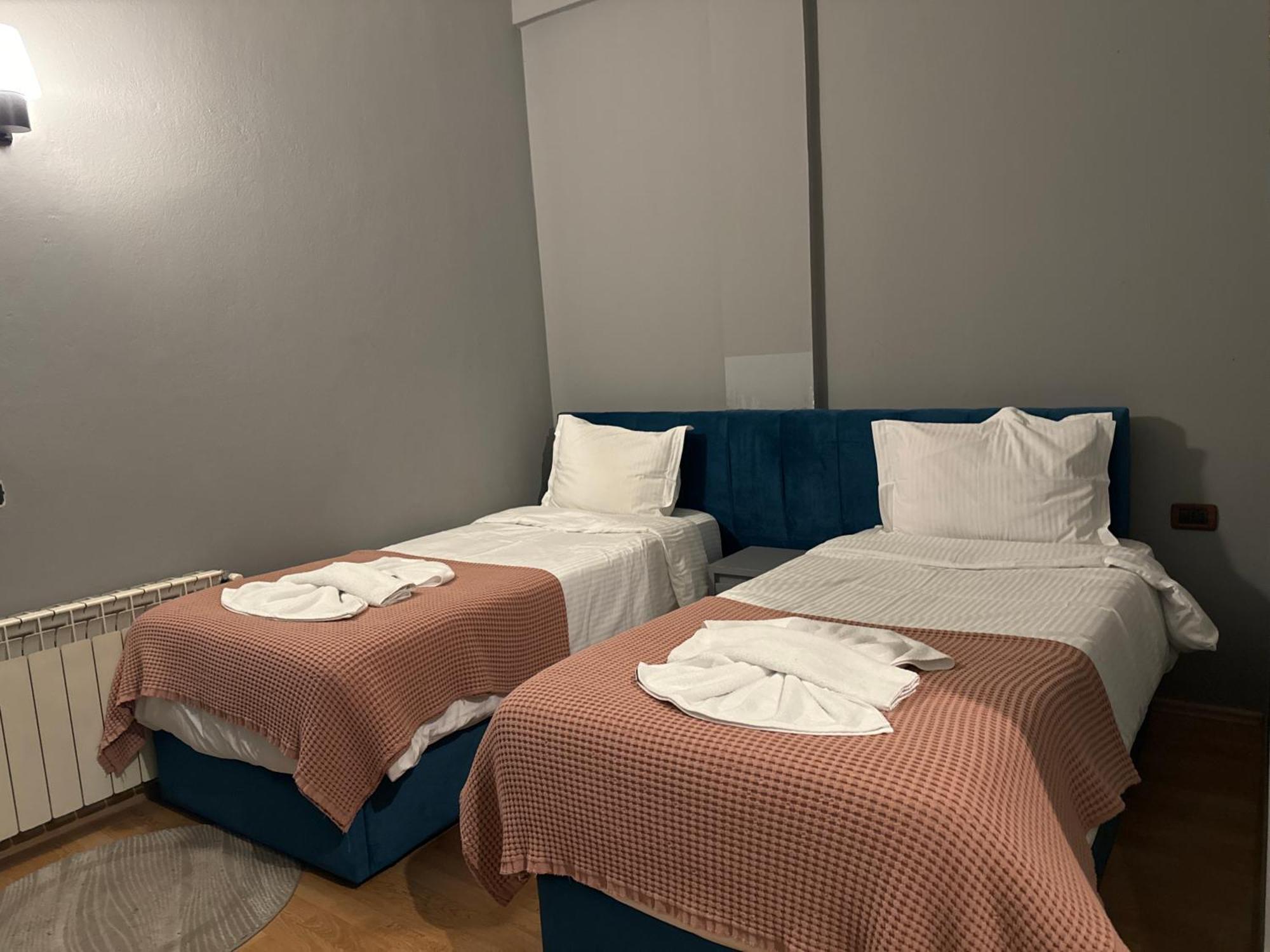 Hotel Tirona Tirana Esterno foto