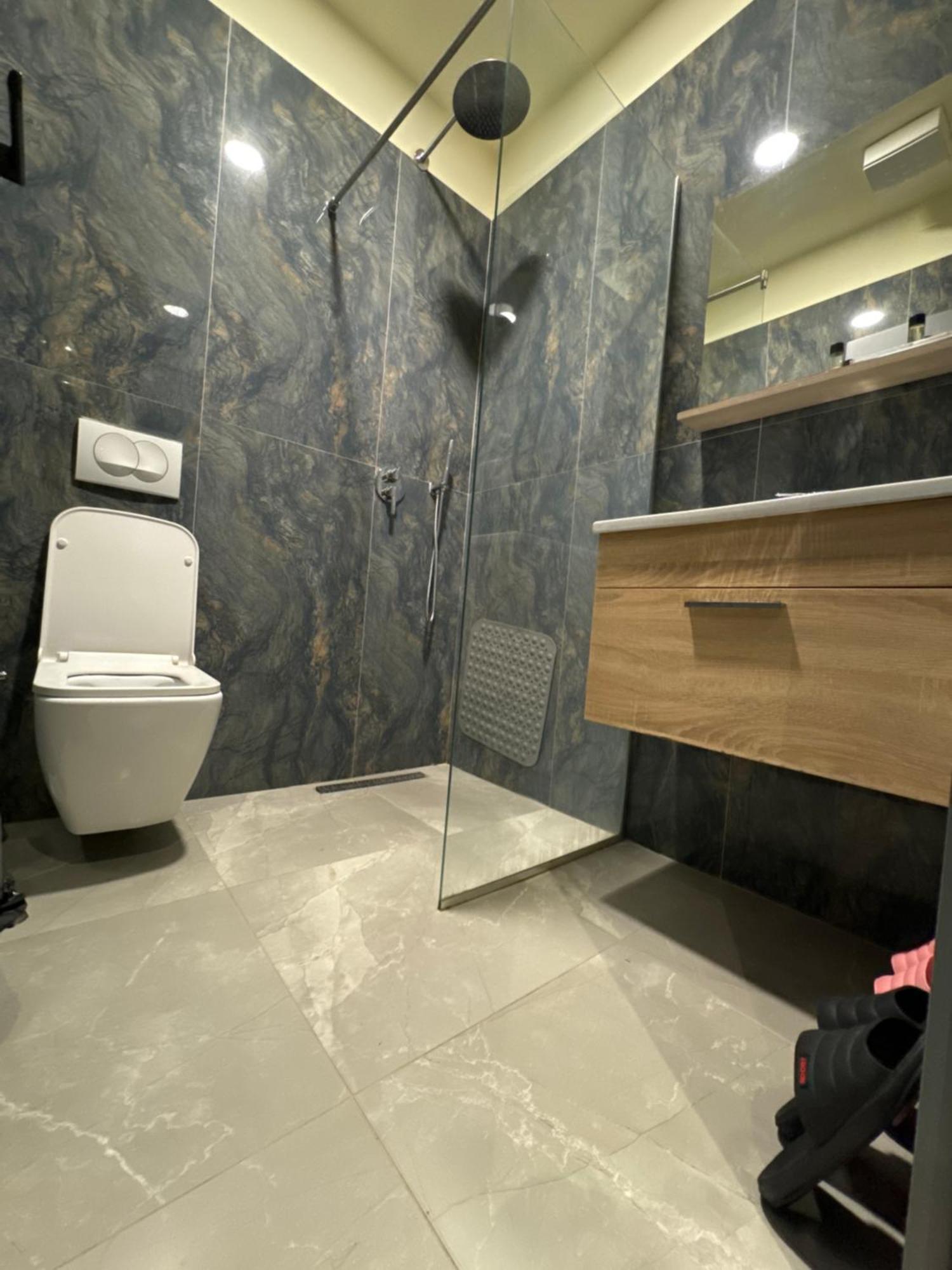 Hotel Tirona Tirana Esterno foto