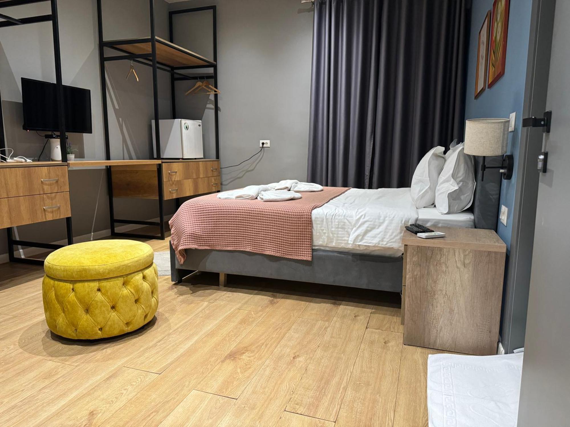 Hotel Tirona Tirana Esterno foto