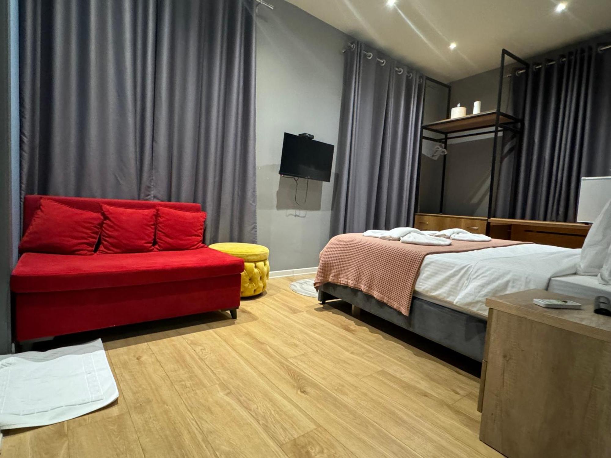 Hotel Tirona Tirana Esterno foto